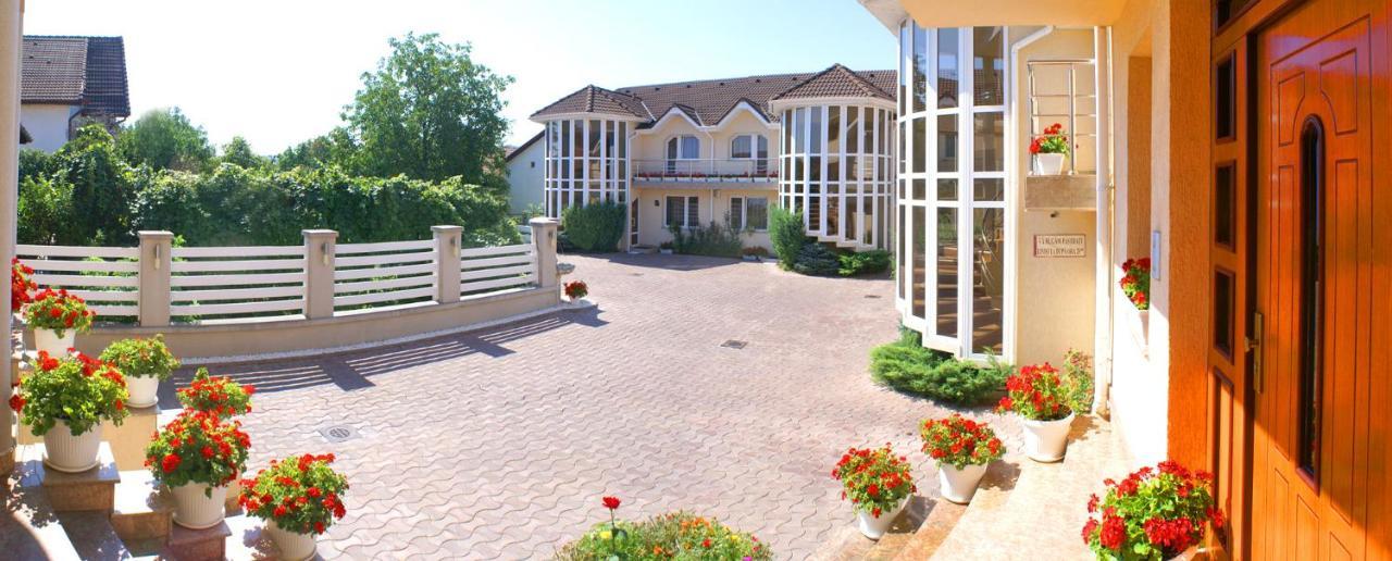Villa Brussels 데바 외부 사진