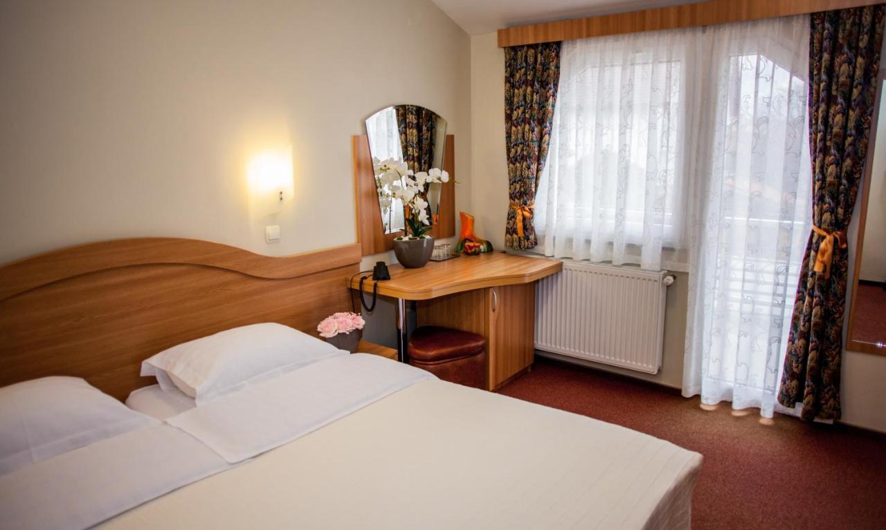 Villa Brussels 데바 외부 사진
